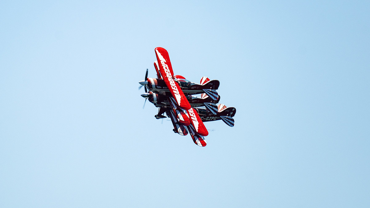 Northern Stars Aeroteam in a tight formation